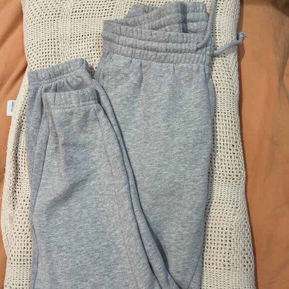 Aritzia TNA Cozy AF sweatpants - Picture 2 of 4